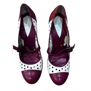 Guess by Marciano Vintage 1930’s style pump